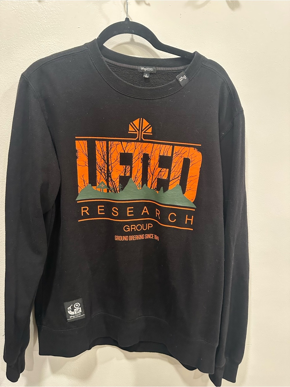 Lrg Men's Black Crewneck Sweatshirt with Orange & Green Graphic